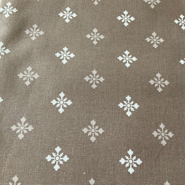 Pre-cut round Coffee Snowflake Tablecloths