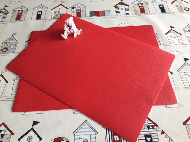 Red Placemat 30cm x 43cm (sold in pairs)